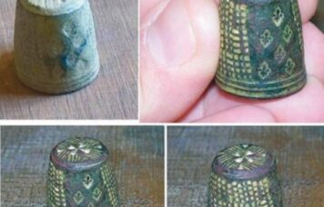 Jolis dé XVII avec fleurs de lys