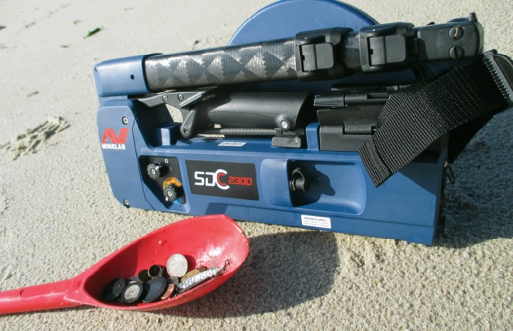 Voici quelques trouvailles faites avec le SDC 2300. Hélas pas d’or...