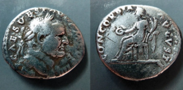 Denier de Vespasien àu portrait très expressif trouvé par patrick61 avec la Concorde au revers. C’est est une divinité des Romains, fille de Jupiter et de Thémis, déesse du paganisme.L'empereur Auguste fit également édifier, au centre de la place, un petit temple dédié à la déesse Concorde (Concordia Augusta) au milieu duquel se trouvaient deux statues. Vittelius auquel succède Vespasien a été l’un des premiers à frapper ce genre de revers qui sera repris par la suite par de nombreux empereurs.