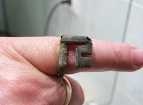 Magnifique bague clé à rotation