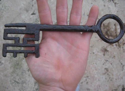 Magnifique clé médievale en fer