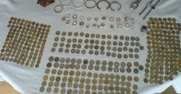 Une bien belle moisson de beachcomber par GEO et son fils en 2025 avec des Minelab ! Le beachcombing demeure le moyen le plus rapide pour découvrir de l’or de manière légale, d’autant que vous dépolluez au passage.