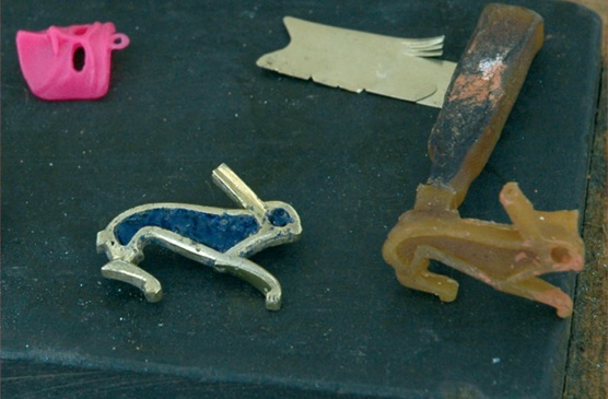 Fabrication de fibules à la cire perdue