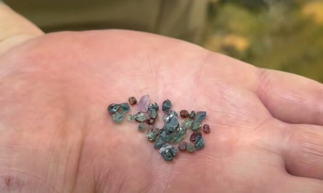 saphirs d'auvergne trouvés par un prospecteur
